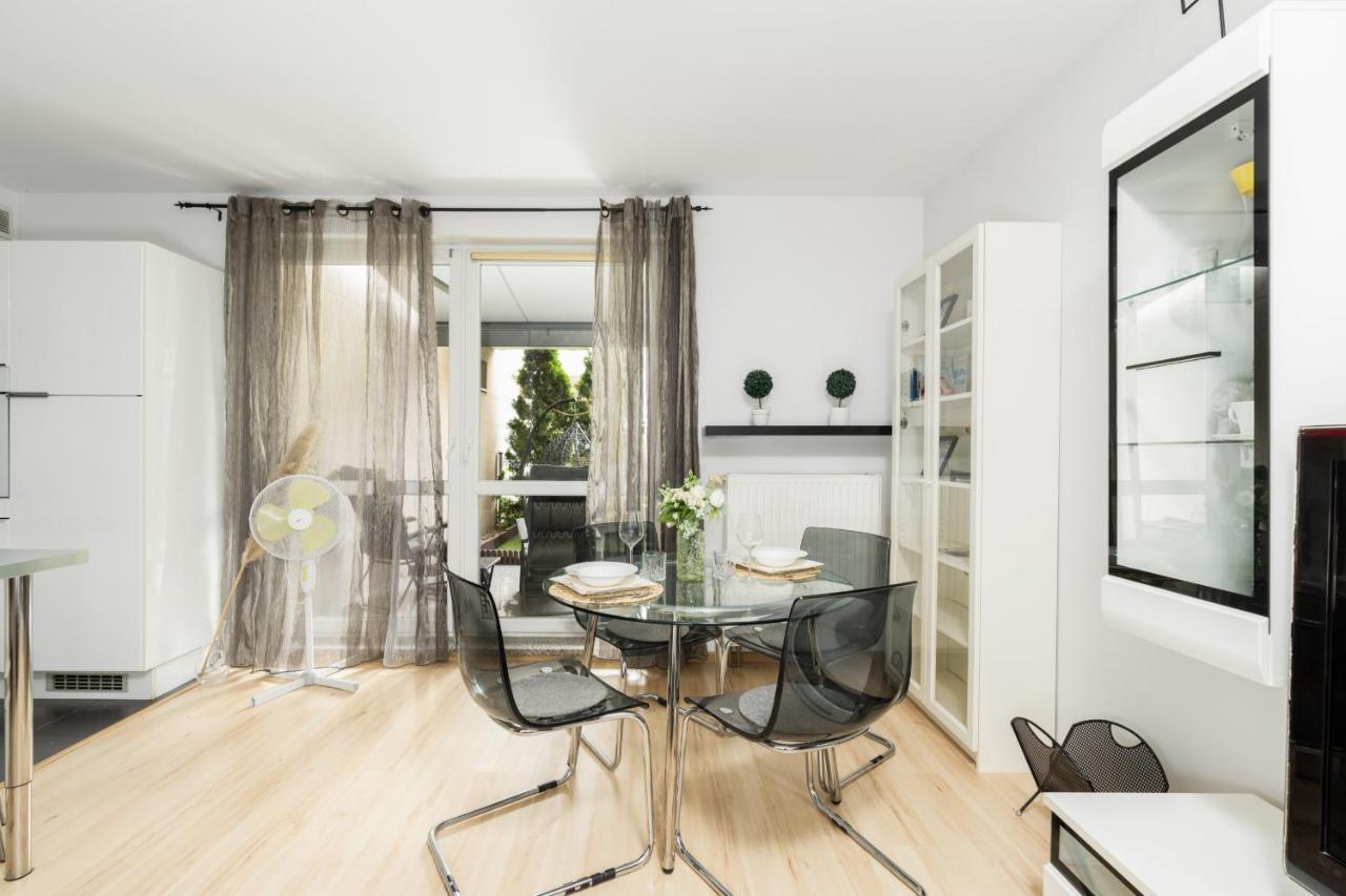 Cozy Apartment Karpia 17 With Terrace In Poznan By Noclegi Renters Extérieur photo