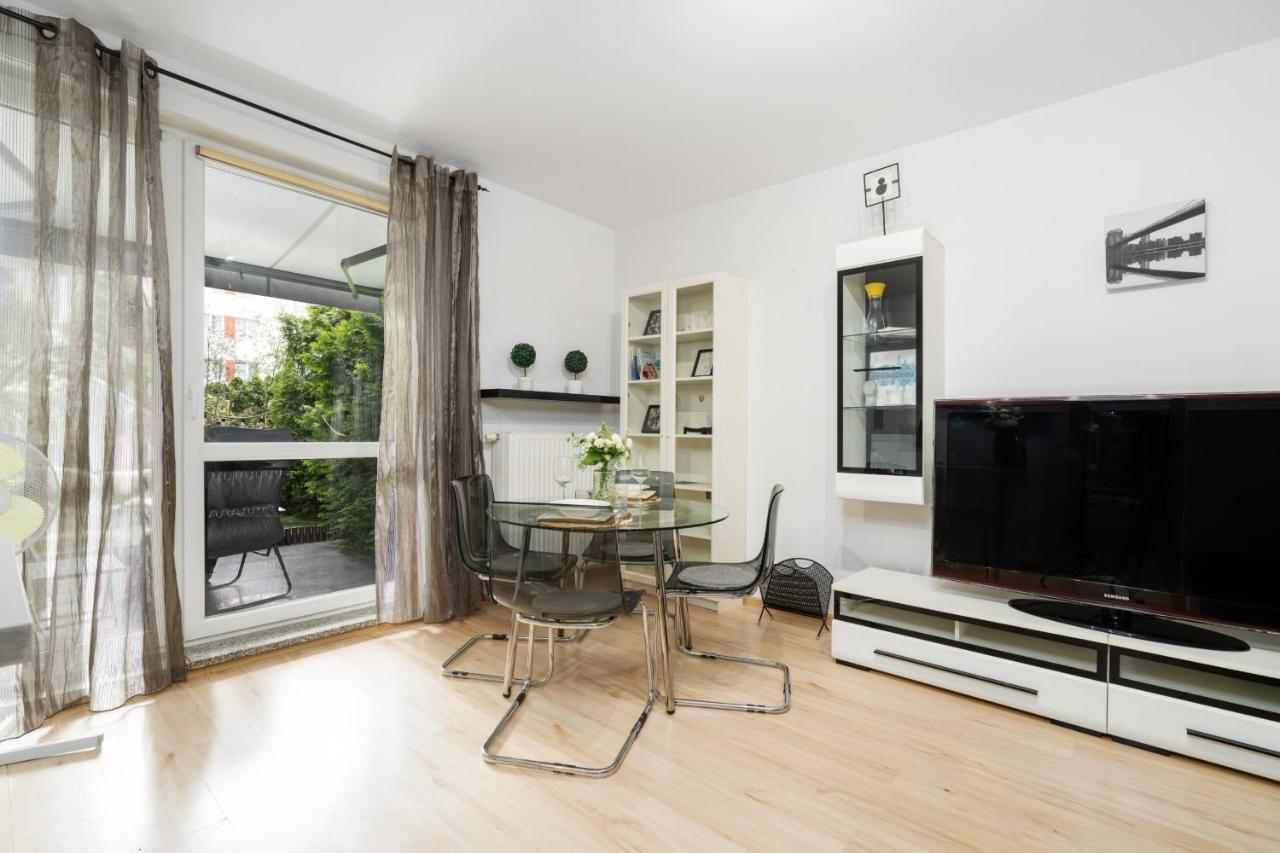 Cozy Apartment Karpia 17 With Terrace In Poznan By Noclegi Renters Extérieur photo